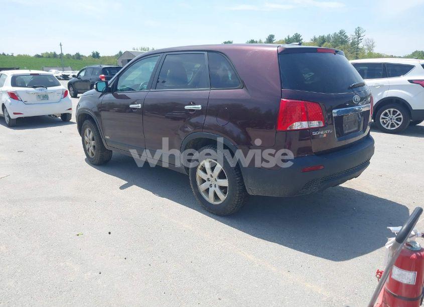 Photo 3 of 2011 Kia Sorento LX (VIN 5XYKTCA19BG008104)