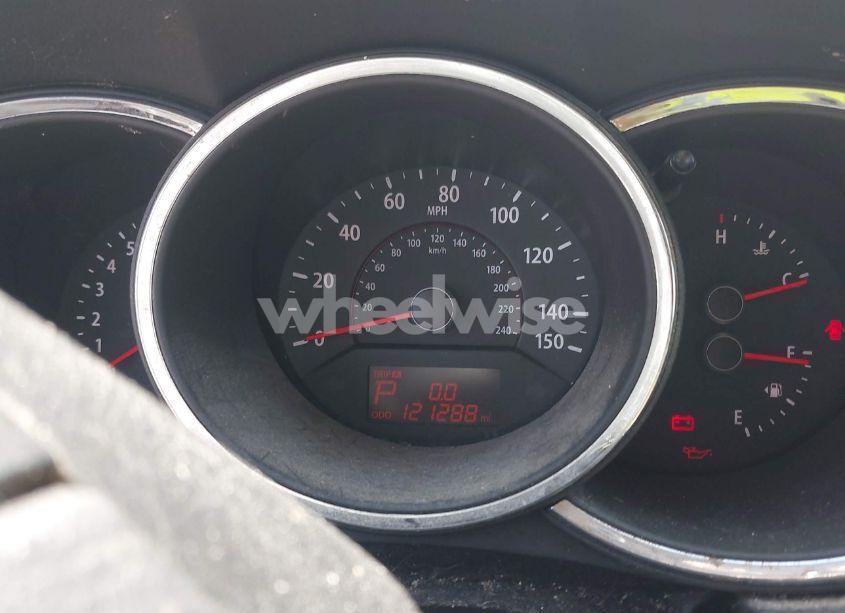 Photo 7 of 2011 Kia Sorento LX (VIN 5XYKTCA19BG008104)