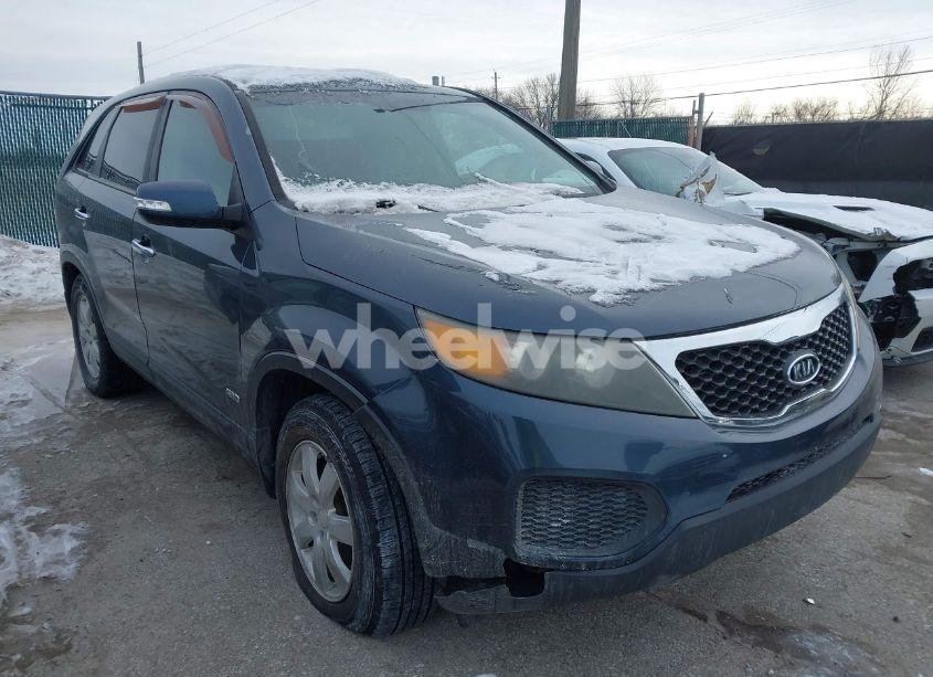 2011 Kia Sorento LX (VIN 5XYKTCA19BG012718) main photo
