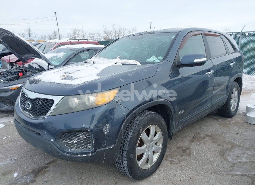 Photo 2 of 2011 Kia Sorento LX (VIN 5XYKTCA19BG012718)