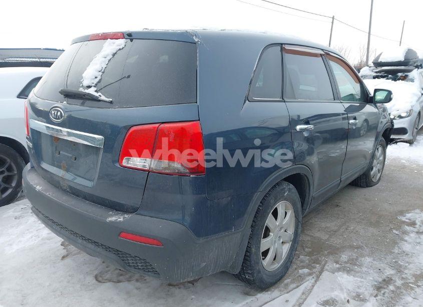 Photo 4 of 2011 Kia Sorento LX (VIN 5XYKTCA19BG012718)