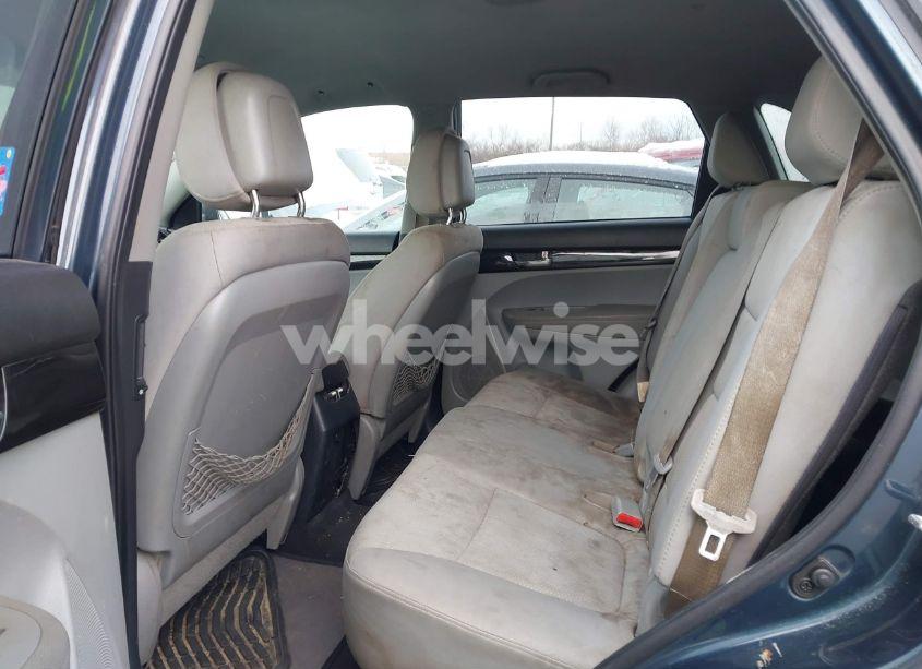 Photo 8 of 2011 Kia Sorento LX (VIN 5XYKTCA19BG012718)
