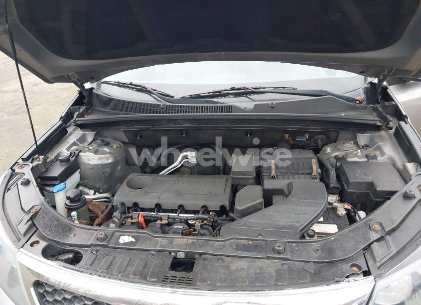 Photo 10 of 2011 Kia Sorento LX (VIN 5XYKTCA19BG087600)
