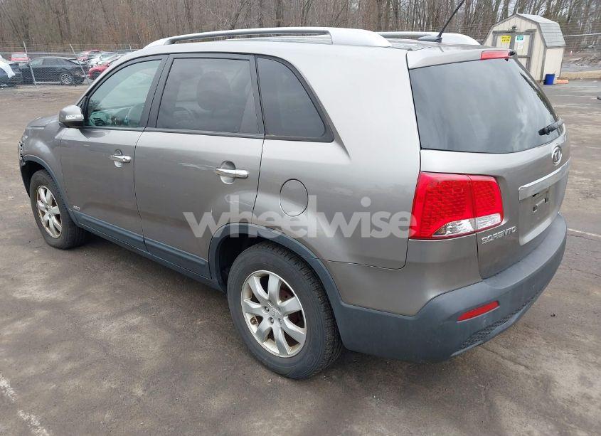 Photo 3 of 2011 Kia Sorento LX (VIN 5XYKTCA19BG087600)