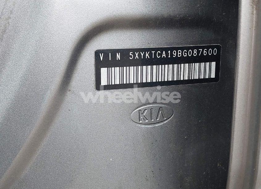 Photo 9 of 2011 Kia Sorento LX (VIN 5XYKTCA19BG087600)