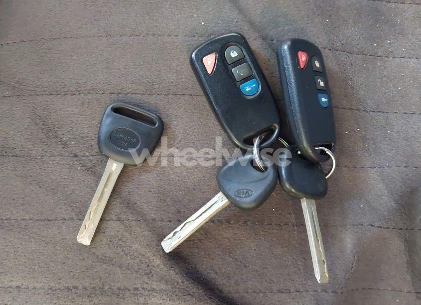 Photo 11 of 2011 Kia Sorento LX (VIN 5XYKTCA1XBG026949)