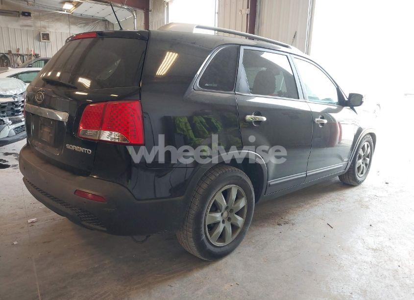 Photo 4 of 2011 Kia Sorento LX (VIN 5XYKTCA1XBG026949)