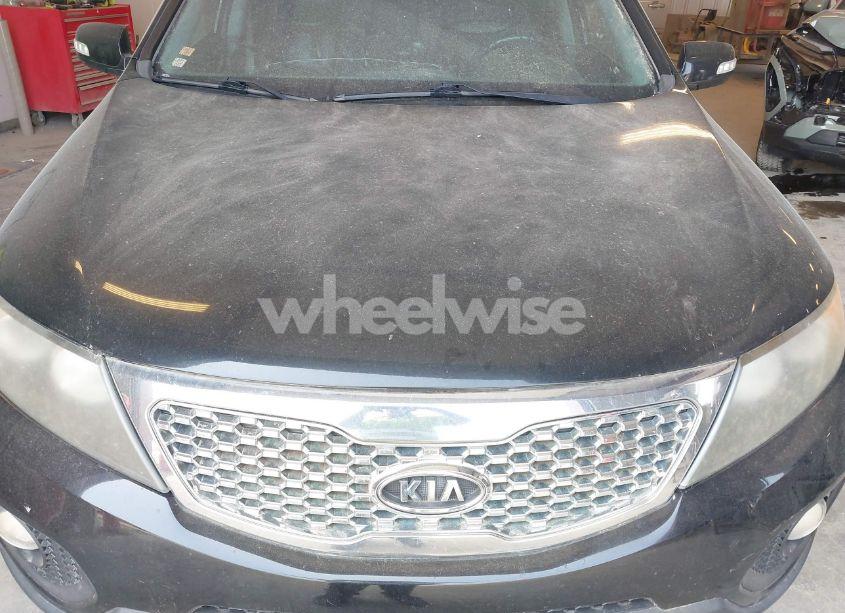 Photo 6 of 2011 Kia Sorento LX (VIN 5XYKTCA1XBG026949)