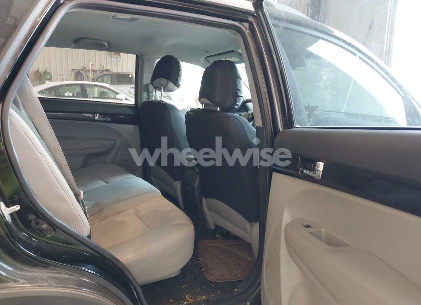 Photo 8 of 2011 Kia Sorento LX (VIN 5XYKTCA1XBG026949)