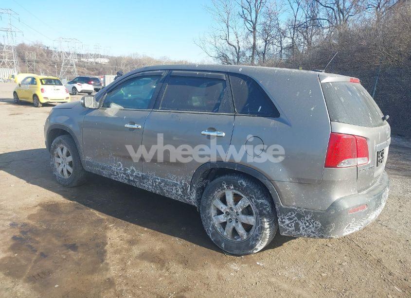 Photo 3 of 2011 Kia Sorento LX (VIN 5XYKTCA1XBG138926)