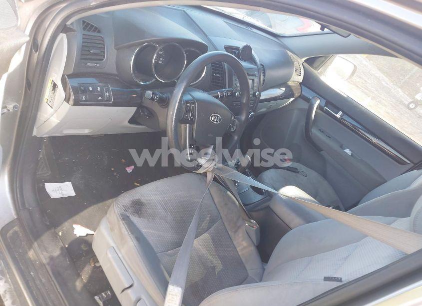 Photo 5 of 2011 Kia Sorento LX (VIN 5XYKTCA1XBG138926)