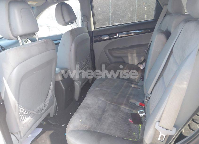 Photo 8 of 2011 Kia Sorento LX (VIN 5XYKTCA1XBG138926)