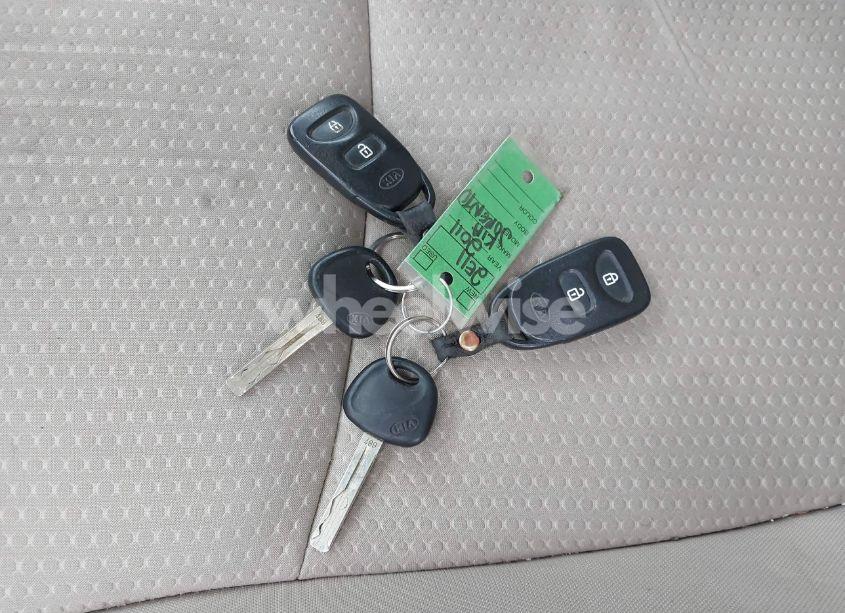 Photo 11 of 2011 Kia Sorento LX (VIN 5XYKTCA1XBG144063)