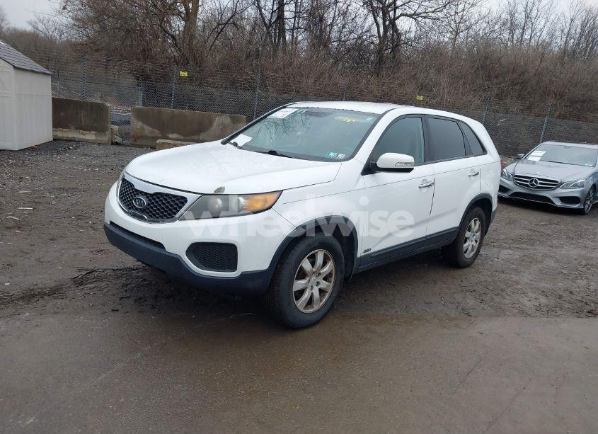 Photo 2 of 2011 Kia Sorento LX (VIN 5XYKTCA1XBG144063)