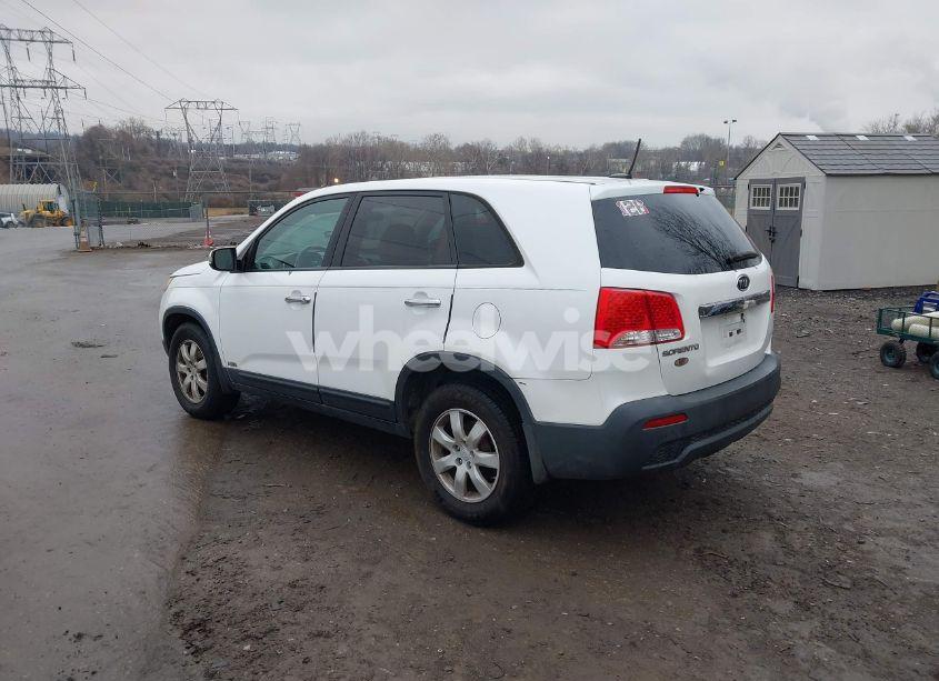 Photo 3 of 2011 Kia Sorento LX (VIN 5XYKTCA1XBG144063)