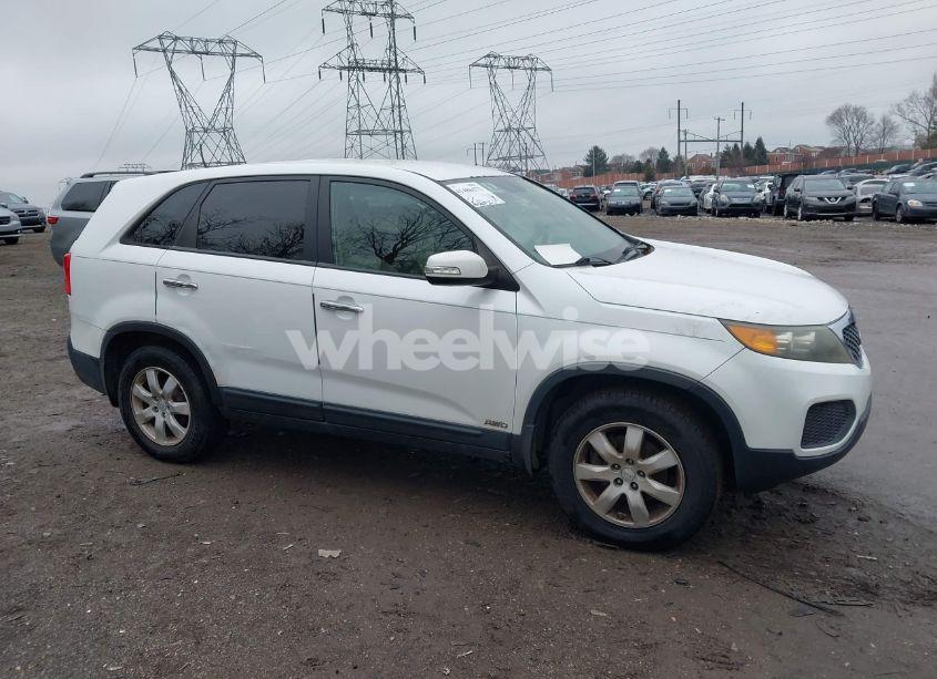 Photo 6 of 2011 Kia Sorento LX (VIN 5XYKTCA1XBG144063)