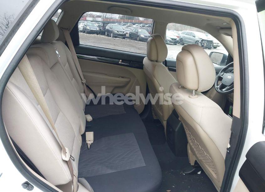 Photo 8 of 2011 Kia Sorento LX (VIN 5XYKTCA1XBG144063)