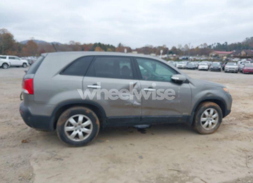 Photo 12 of 2012 Kia Sorento LX (VIN 5XYKTCA60CG221472)