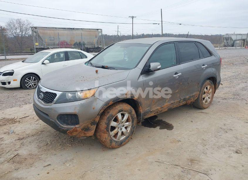 Photo 2 of 2012 Kia Sorento LX (VIN 5XYKTCA60CG221472)