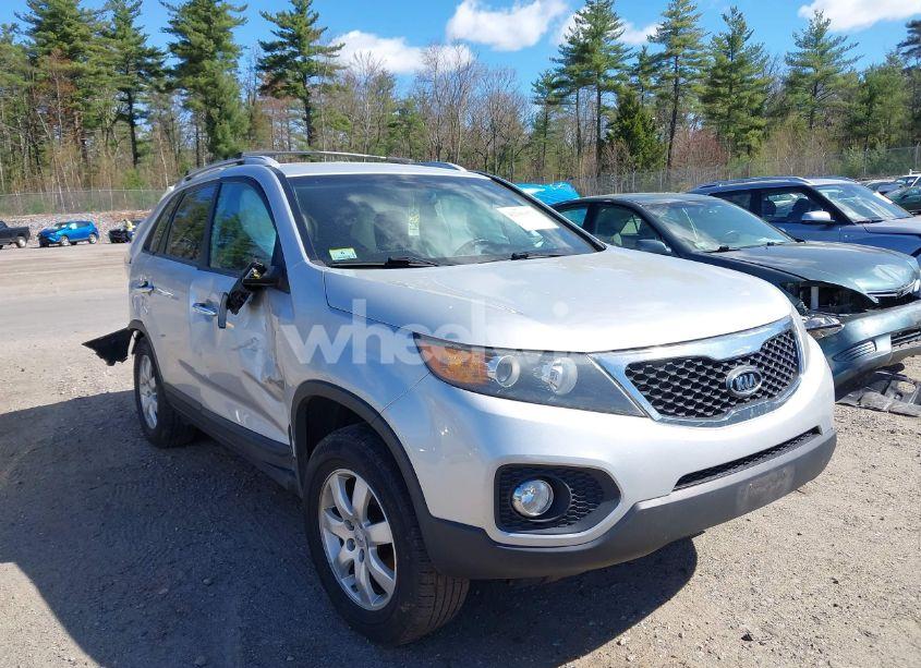 2012 Kia Sorento LX (VIN 5XYKTCA60CG223660) main photo