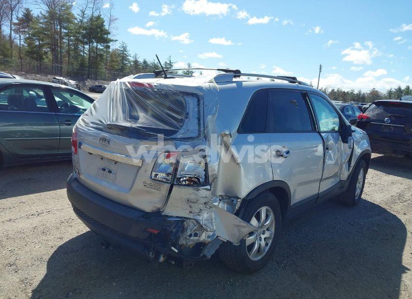 Photo 4 of 2012 Kia Sorento LX (VIN 5XYKTCA60CG223660)