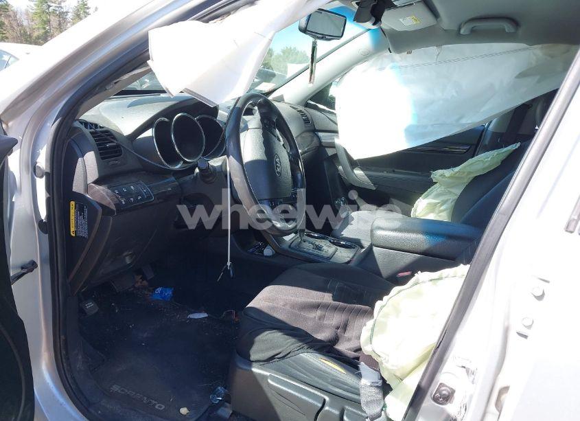Photo 5 of 2012 Kia Sorento LX (VIN 5XYKTCA60CG223660)