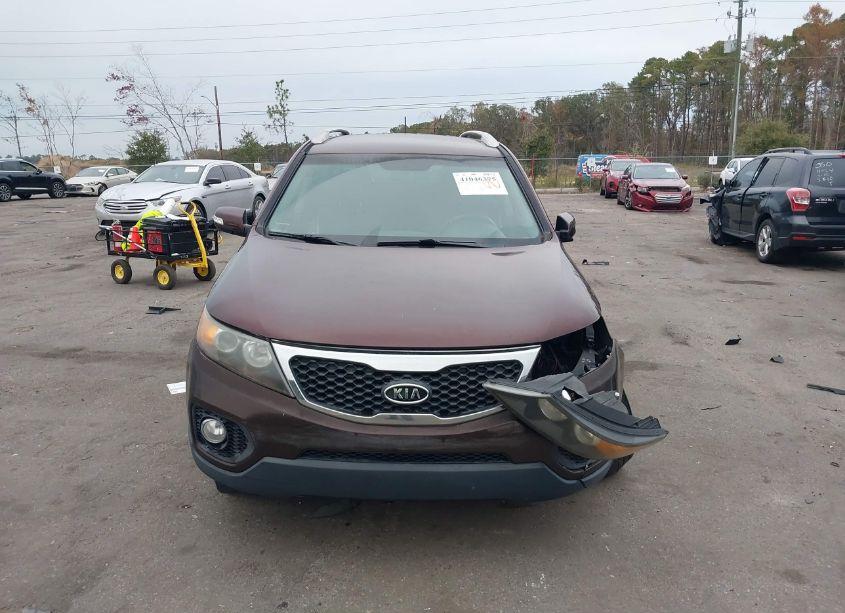 Photo 12 of 2013 Kia Sorento LX (VIN 5XYKTCA60DG324554)