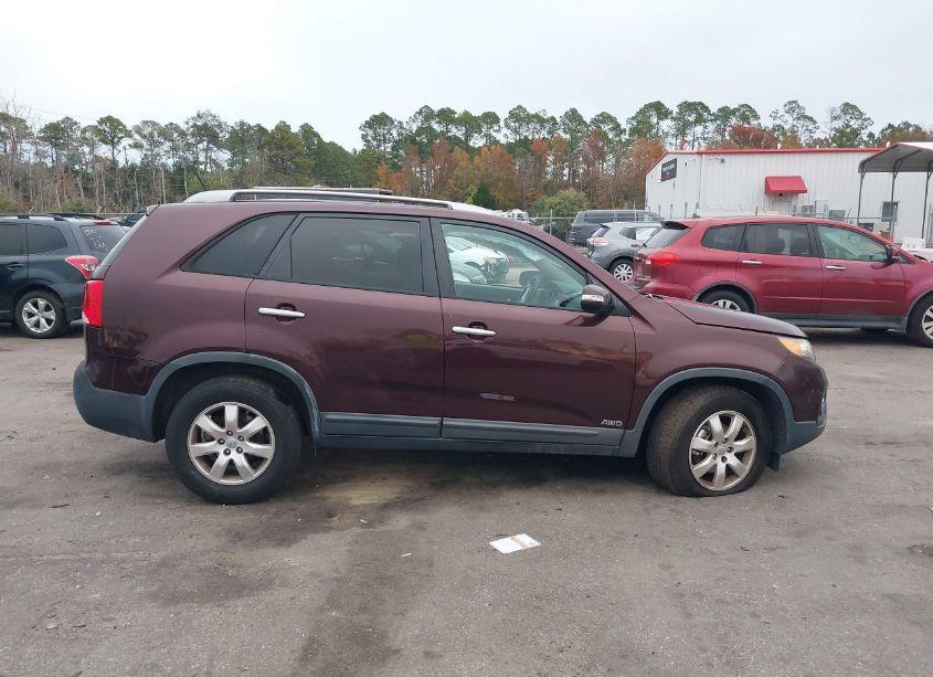 Photo 13 of 2013 Kia Sorento LX (VIN 5XYKTCA60DG324554)