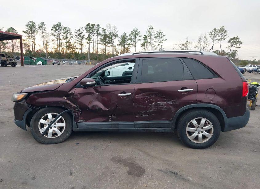 Photo 14 of 2013 Kia Sorento LX (VIN 5XYKTCA60DG324554)