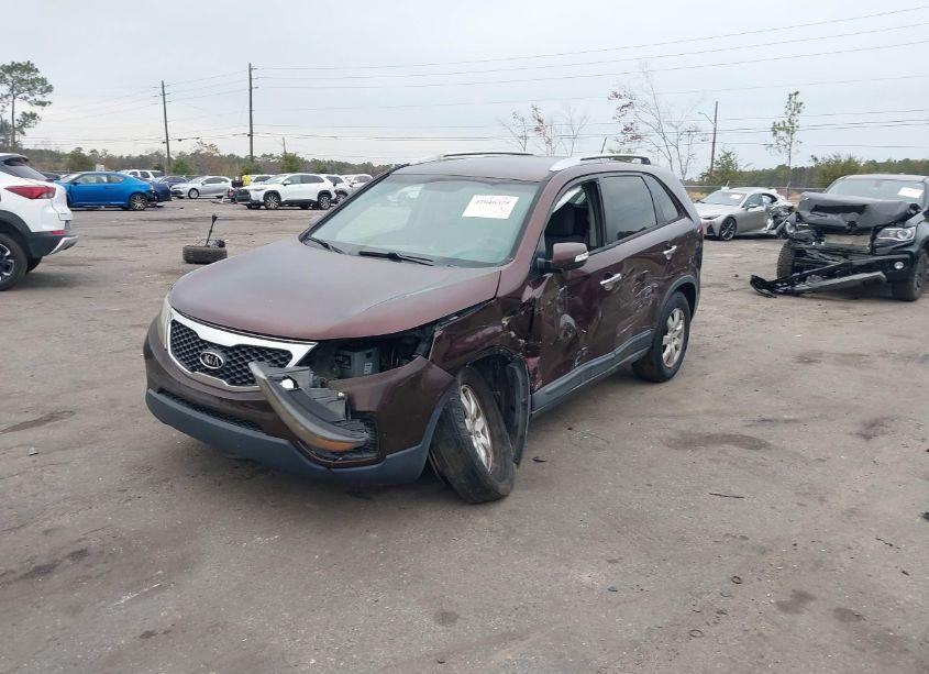 Photo 2 of 2013 Kia Sorento LX (VIN 5XYKTCA60DG324554)