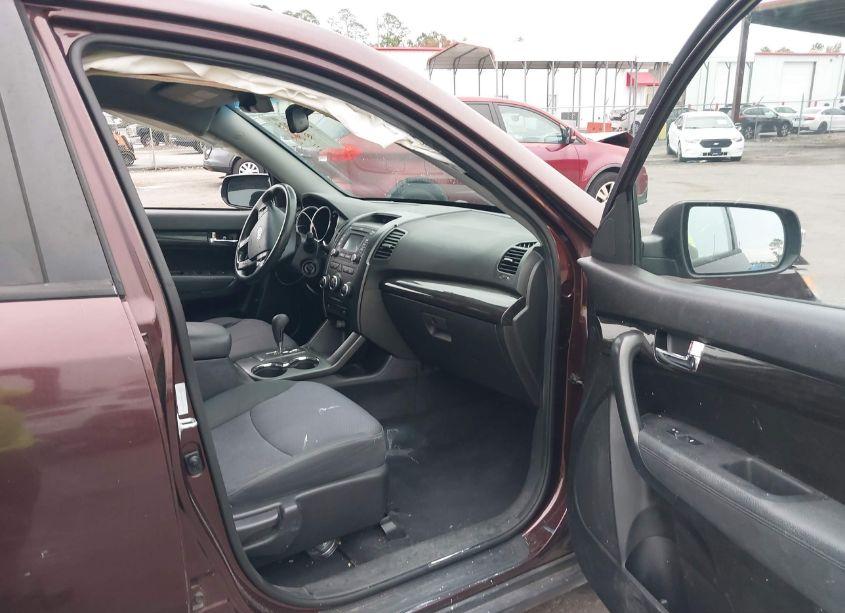 Photo 5 of 2013 Kia Sorento LX (VIN 5XYKTCA60DG324554)