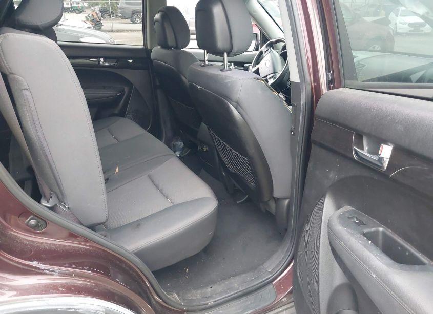 Photo 8 of 2013 Kia Sorento LX (VIN 5XYKTCA60DG324554)