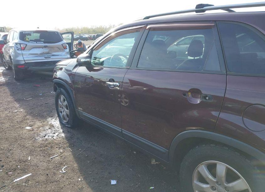 Photo 15 of 2013 Kia Sorento LX (VIN 5XYKTCA60DG333111)