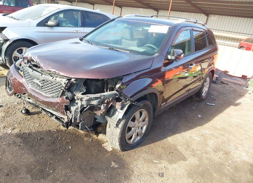 Photo 2 of 2013 Kia Sorento LX (VIN 5XYKTCA60DG333111)
