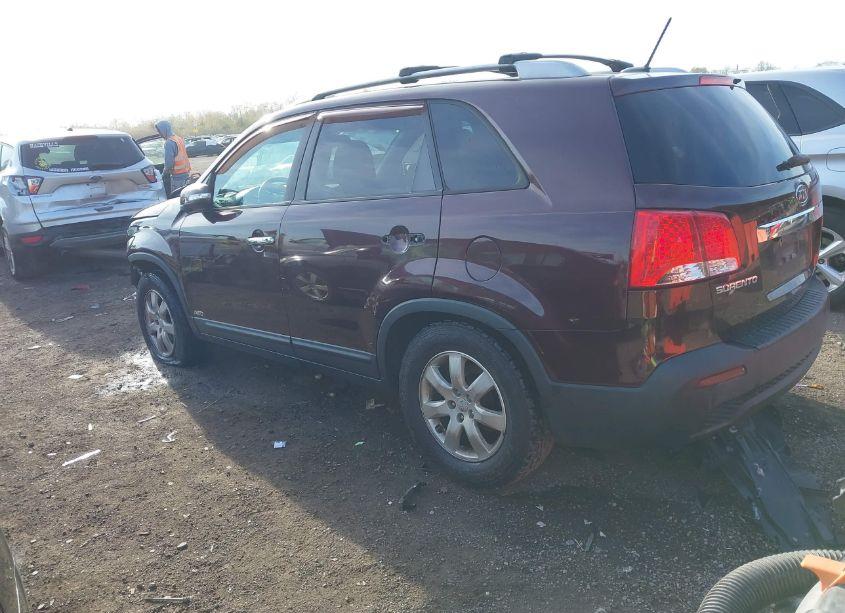 Photo 3 of 2013 Kia Sorento LX (VIN 5XYKTCA60DG333111)
