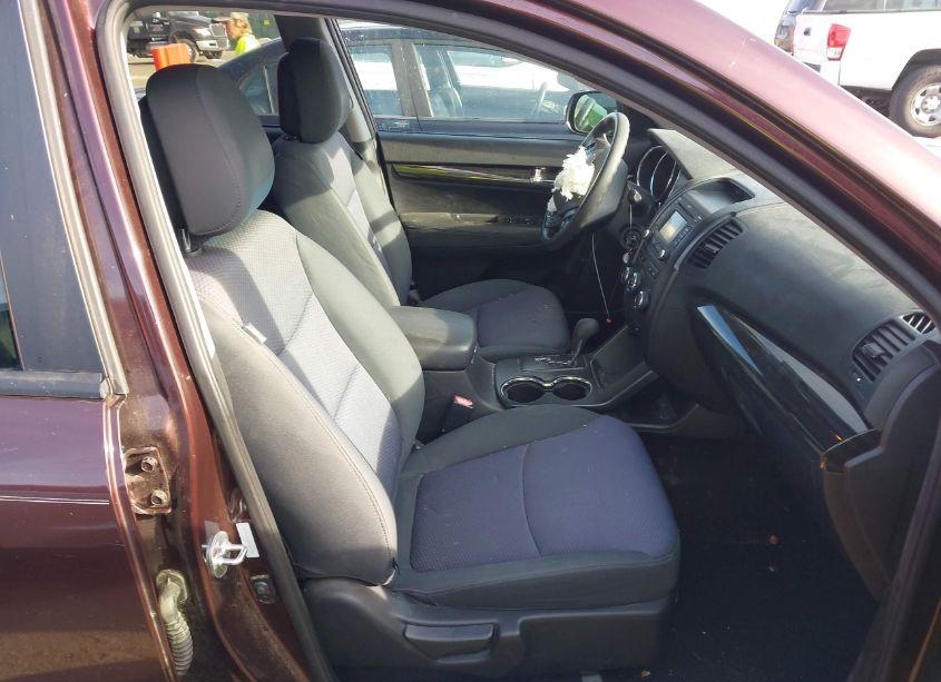 Photo 5 of 2013 Kia Sorento LX (VIN 5XYKTCA60DG333111)