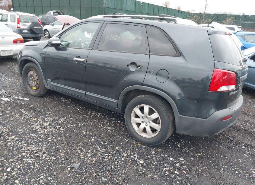 Photo 3 of 2013 Kia Sorento LX (VIN 5XYKTCA60DG336560)