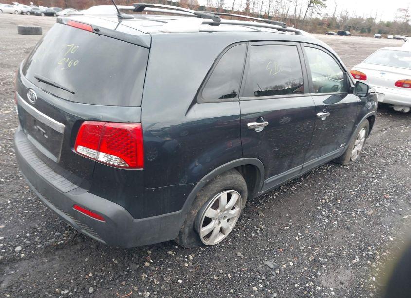 Photo 4 of 2013 Kia Sorento LX (VIN 5XYKTCA60DG336560)