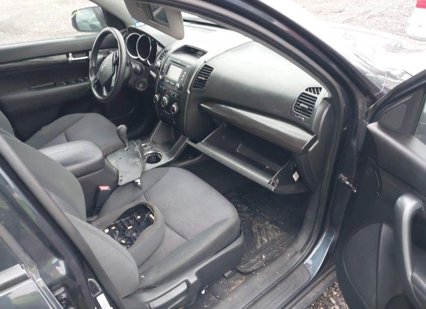 Photo 5 of 2013 Kia Sorento LX (VIN 5XYKTCA60DG336560)