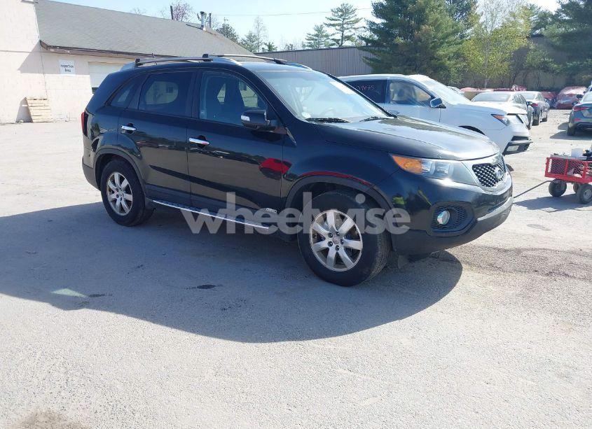2013 Kia Sorento LX (VIN 5XYKTCA60DG347929) main photo