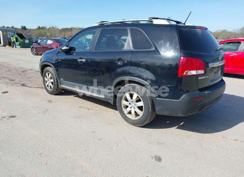 Photo 3 of 2013 Kia Sorento LX (VIN 5XYKTCA60DG347929)