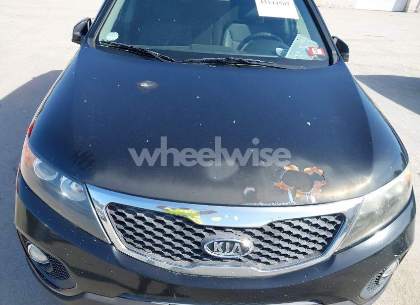 Photo 6 of 2013 Kia Sorento LX (VIN 5XYKTCA60DG347929)