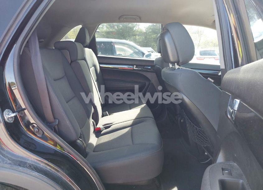 Photo 8 of 2013 Kia Sorento LX (VIN 5XYKTCA60DG347929)
