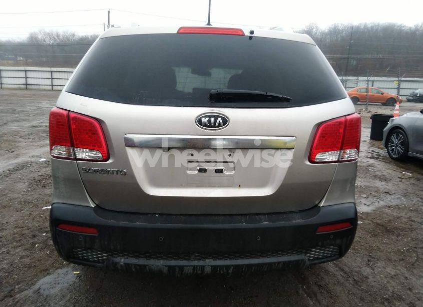 Photo 16 of 2013 Kia Sorento LX (VIN 5XYKTCA60DG408695)