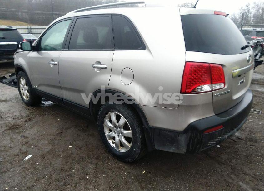Photo 3 of 2013 Kia Sorento LX (VIN 5XYKTCA60DG408695)
