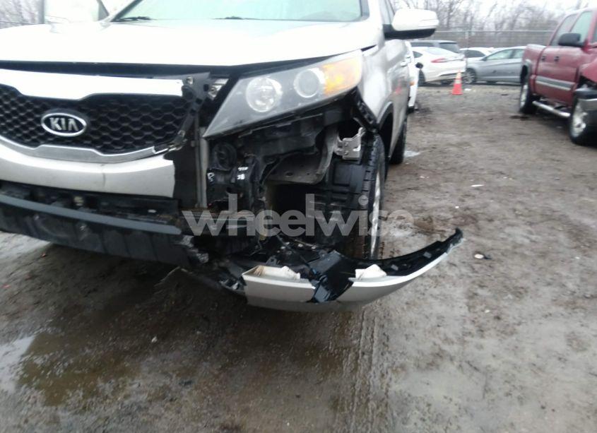 Photo 6 of 2013 Kia Sorento LX (VIN 5XYKTCA60DG408695)