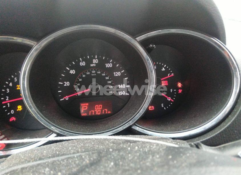 Photo 7 of 2013 Kia Sorento LX (VIN 5XYKTCA60DG408695)