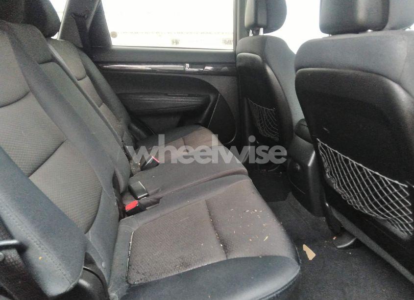 Photo 8 of 2013 Kia Sorento LX (VIN 5XYKTCA60DG408695)
