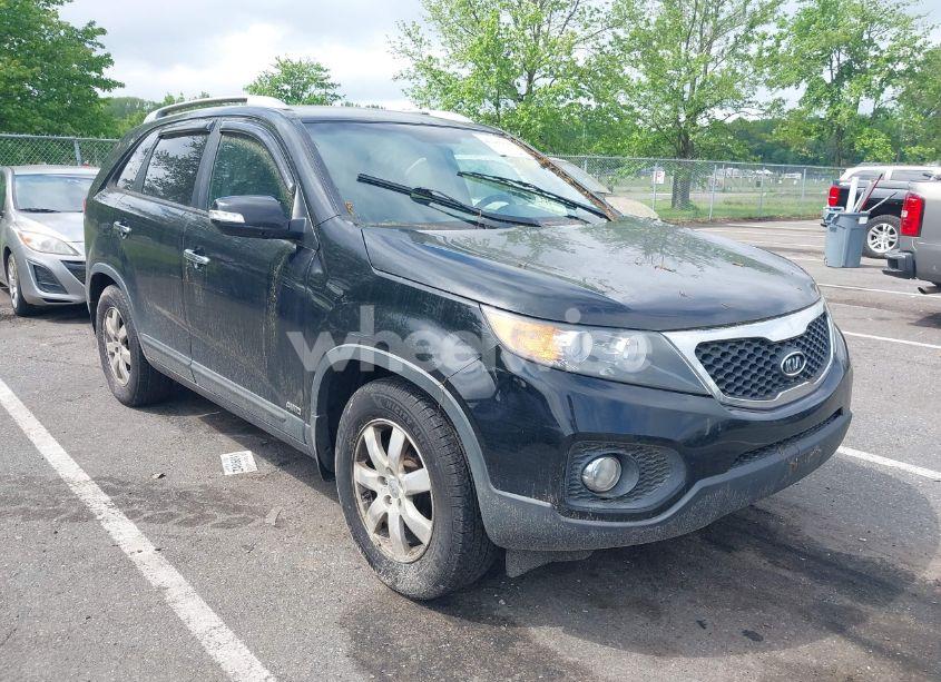 2013 Kia Sorento LX (VIN 5XYKTCA60DG418613) main photo