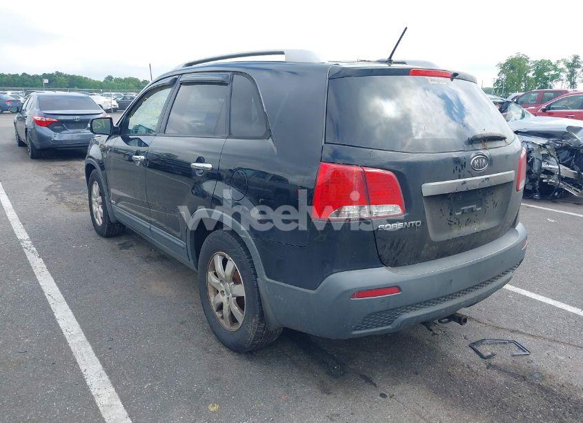 Photo 3 of 2013 Kia Sorento LX (VIN 5XYKTCA60DG418613)